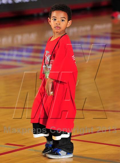 Thumbnail 3 in St. John Bosco @ Long Beach Poly (Nike Extravaganza) photogallery.