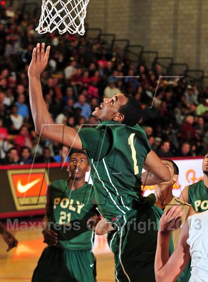 Thumbnail 3 in St. John Bosco @ Long Beach Poly (Nike Extravaganza) photogallery.