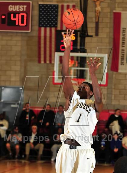 Thumbnail 2 in St. John Bosco @ Long Beach Poly (Nike Extravaganza) photogallery.