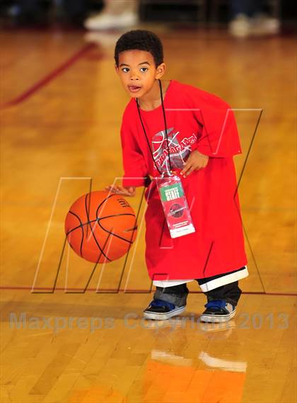 Thumbnail 1 in St. John Bosco @ Long Beach Poly (Nike Extravaganza) photogallery.