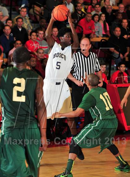 Thumbnail 1 in St. John Bosco @ Long Beach Poly (Nike Extravaganza) photogallery.