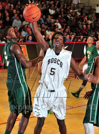 Thumbnail 2 in St. John Bosco @ Long Beach Poly (Nike Extravaganza) photogallery.