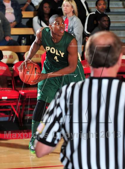 Thumbnail 2 in St. John Bosco @ Long Beach Poly (Nike Extravaganza) photogallery.
