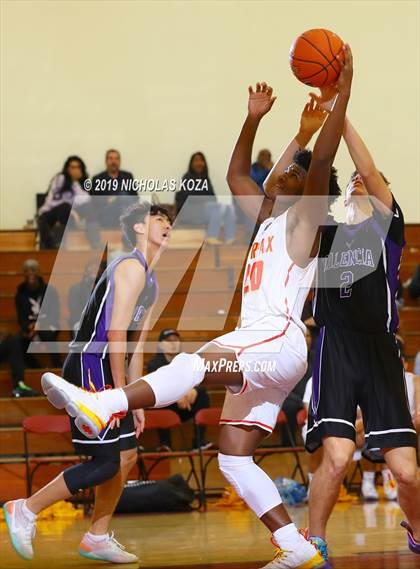 Thumbnail 2 in Valencia vs. Fairfax (Harvey Kitani Classic) photogallery.