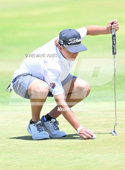 Thumbnail 1 in AIA Division III Championship photogallery.