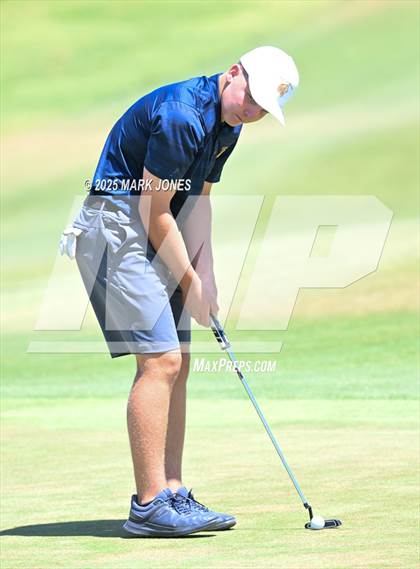 Thumbnail 3 in AIA Division III Championship photogallery.