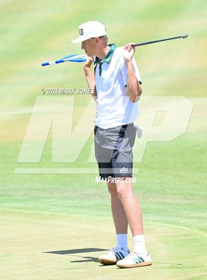 Thumbnail 3 in AIA Division III Championship photogallery.