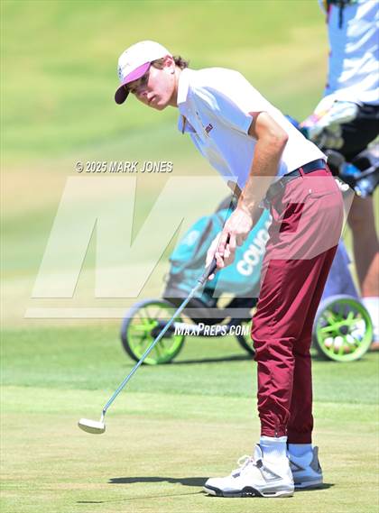 Thumbnail 1 in AIA Division III Championship photogallery.