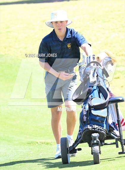 Thumbnail 2 in AIA Division III Championship photogallery.
