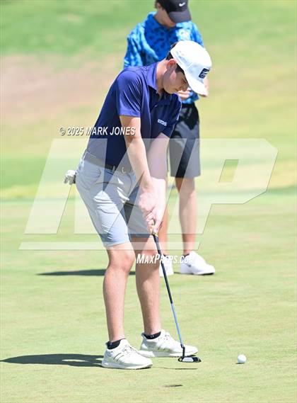 Thumbnail 1 in AIA Division III Championship photogallery.