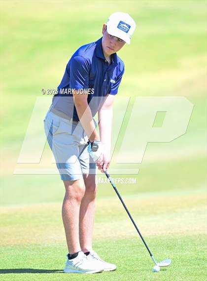 Thumbnail 3 in AIA Division III Championship photogallery.