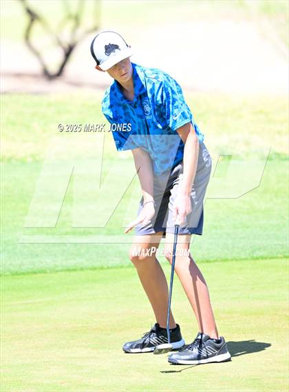 Thumbnail 3 in AIA Division III Championship photogallery.