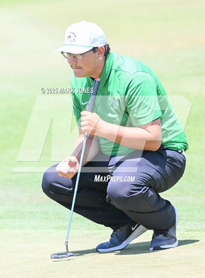Thumbnail 1 in AIA Division III Championship photogallery.