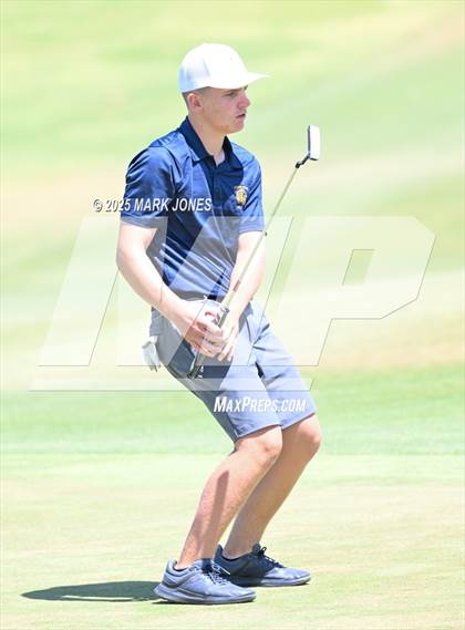 Thumbnail 3 in AIA Division III Championship photogallery.