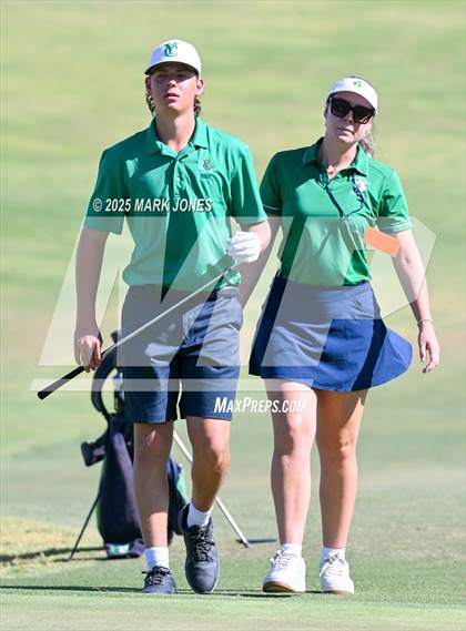 Thumbnail 1 in AIA Division III Championship photogallery.