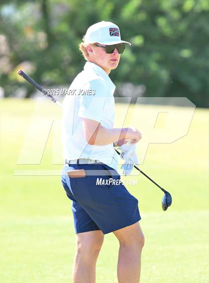 Thumbnail 1 in AIA Division III Championship photogallery.