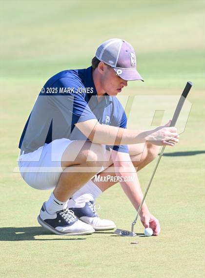 Thumbnail 1 in AIA Division III Championship photogallery.