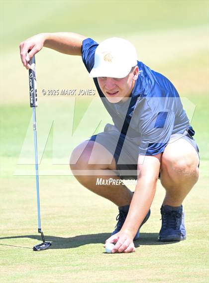 Thumbnail 3 in AIA Division III Championship photogallery.