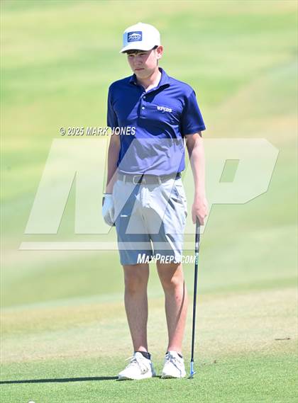 Thumbnail 2 in AIA Division III Championship photogallery.
