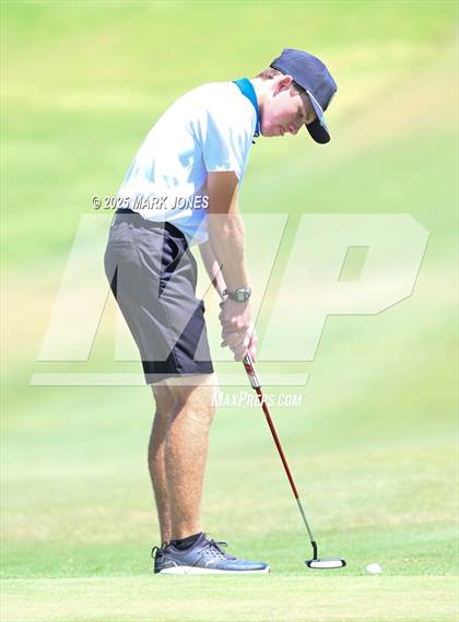 Thumbnail 1 in AIA Division III Championship photogallery.