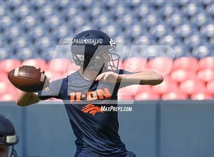 Thumbnail 2 in Mesa Ridge vs. Columbine (Denver Broncos 7-on-7) photogallery.