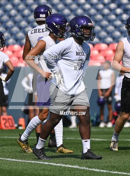 Thumbnail 1 in Mesa Ridge vs. Columbine (Denver Broncos 7-on-7) photogallery.