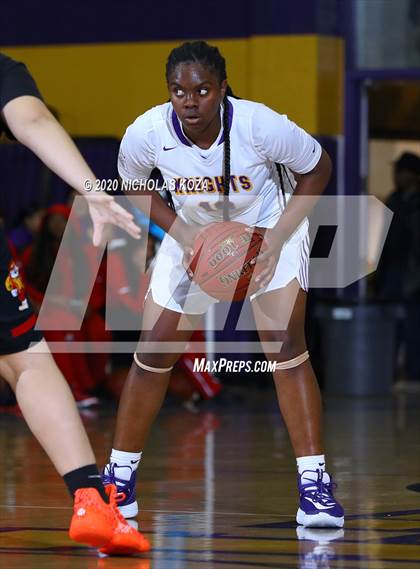 Thumbnail 3 in Dominguez vs. Lynwood photogallery.