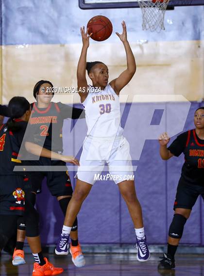 Thumbnail 3 in Dominguez vs. Lynwood photogallery.