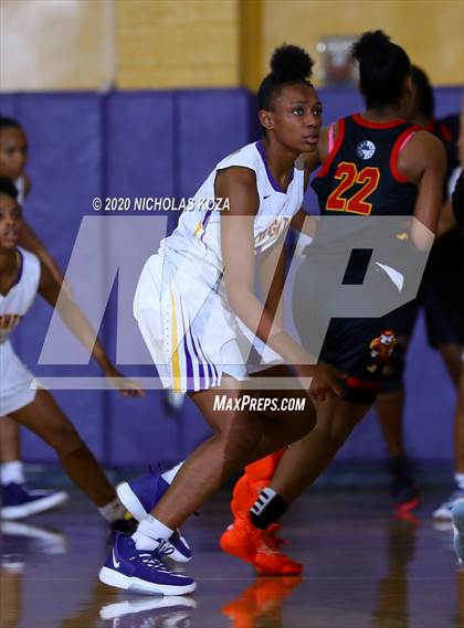Thumbnail 2 in Dominguez vs. Lynwood photogallery.