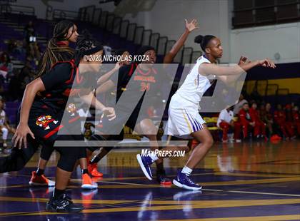 Thumbnail 3 in Dominguez vs. Lynwood photogallery.