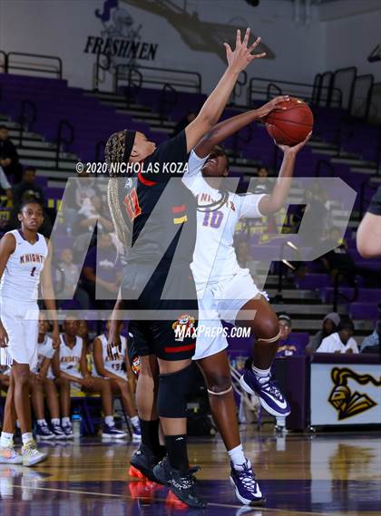 Thumbnail 2 in Dominguez vs. Lynwood photogallery.