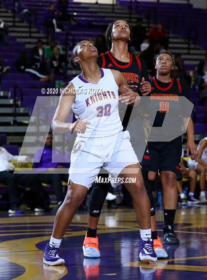 Thumbnail 3 in Dominguez vs. Lynwood photogallery.