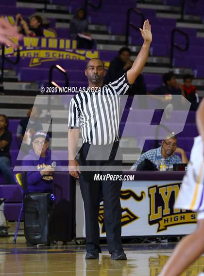 Thumbnail 2 in Dominguez vs. Lynwood photogallery.