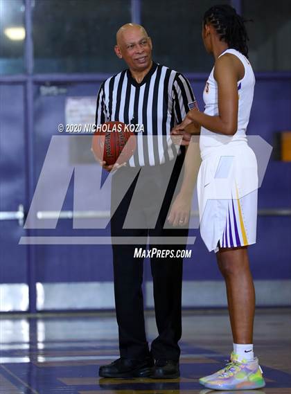 Thumbnail 3 in Dominguez vs. Lynwood photogallery.