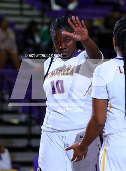 Thumbnail 2 in Dominguez vs. Lynwood photogallery.