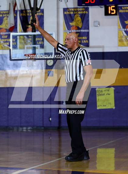 Thumbnail 2 in Dominguez vs. Lynwood photogallery.