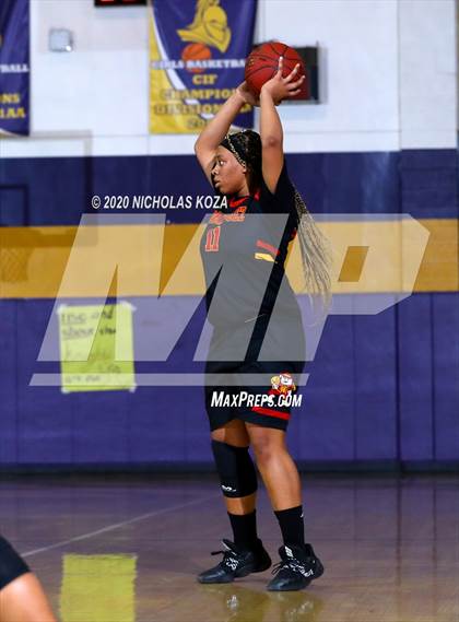 Thumbnail 3 in Dominguez vs. Lynwood photogallery.