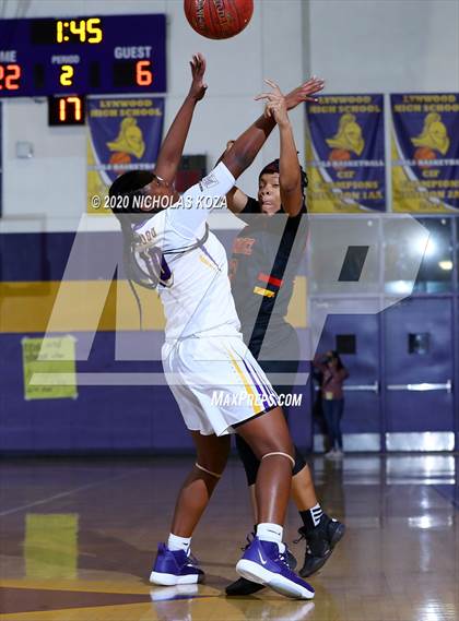 Thumbnail 2 in Dominguez vs. Lynwood photogallery.