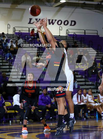 Thumbnail 3 in Dominguez vs. Lynwood photogallery.