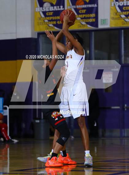 Thumbnail 2 in Dominguez vs. Lynwood photogallery.