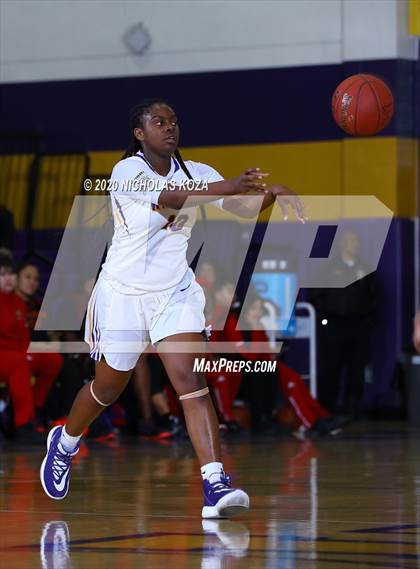 Thumbnail 2 in Dominguez vs. Lynwood photogallery.