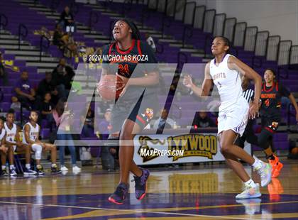 Thumbnail 2 in Dominguez vs. Lynwood photogallery.