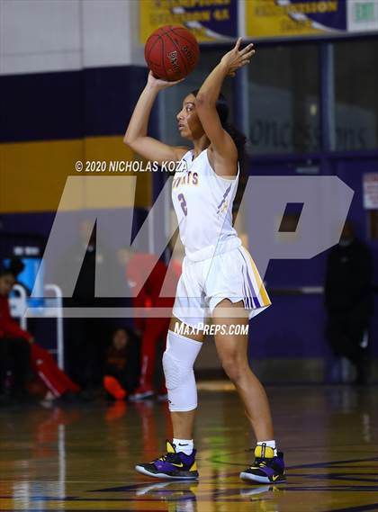 Thumbnail 3 in Dominguez vs. Lynwood photogallery.