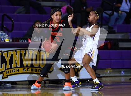 Thumbnail 3 in Dominguez vs. Lynwood photogallery.