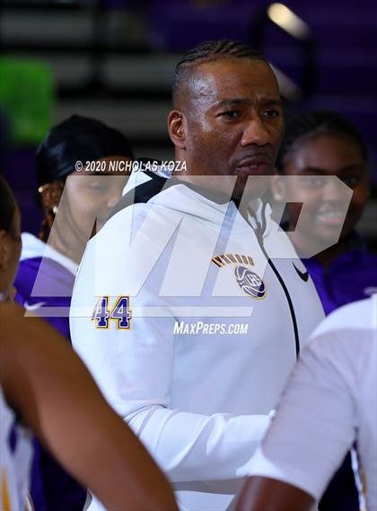 Thumbnail 3 in Dominguez vs. Lynwood photogallery.