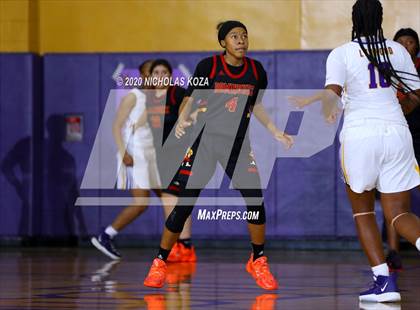 Thumbnail 3 in Dominguez vs. Lynwood photogallery.
