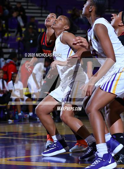 Thumbnail 3 in Dominguez vs. Lynwood photogallery.