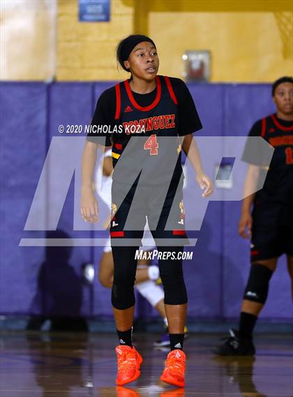 Thumbnail 3 in Dominguez vs. Lynwood photogallery.