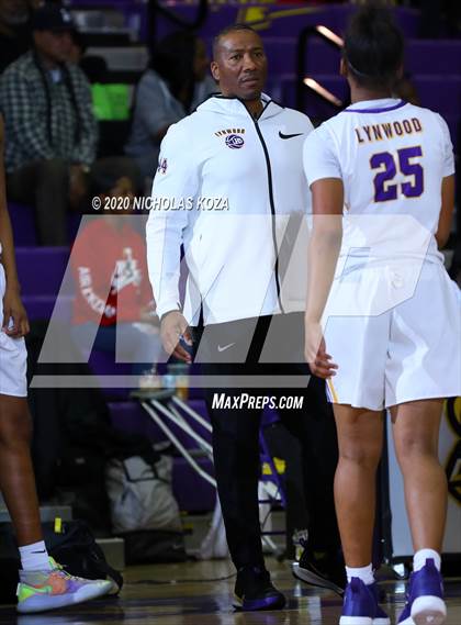 Thumbnail 2 in Dominguez vs. Lynwood photogallery.