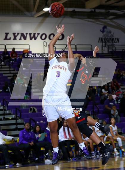 Thumbnail 2 in Dominguez vs. Lynwood photogallery.